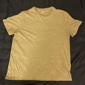 Old navy t-shirt